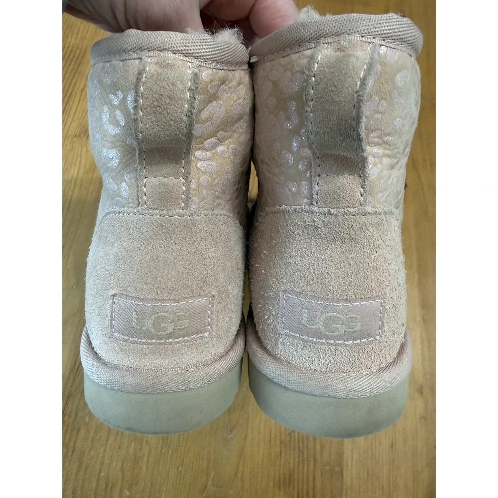 Ugg‎ Pink Classic Mini Snow Leopard Size 7 US